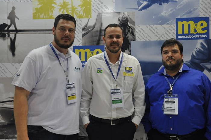 João Taylor, do M&E, com Daniel Brunod e Marcelo Bento, da Azul Viagens