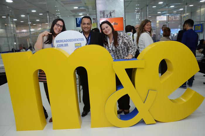 Lizandra Pajak, Josué Silva e Rafaela Gross Brown, da Aviareps