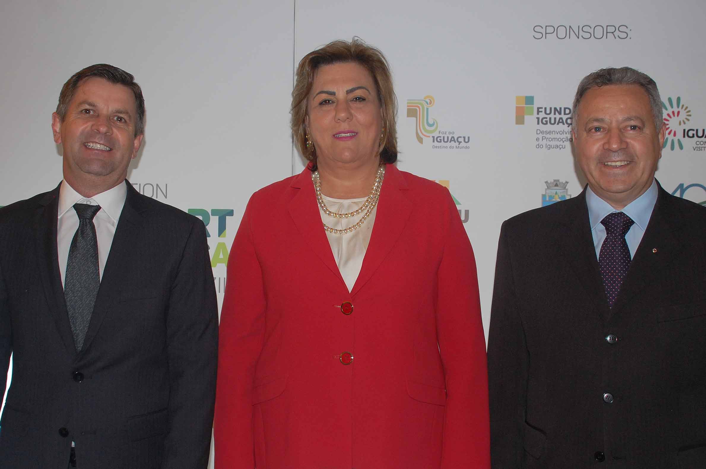 Lourenço Kürtes, Secretário de Turismo de Foz do Iguaçu, Ivone Barofaldi, prefeita de Foz do Iguaçu e Carlos Silva, presidente do Sindhotéis
