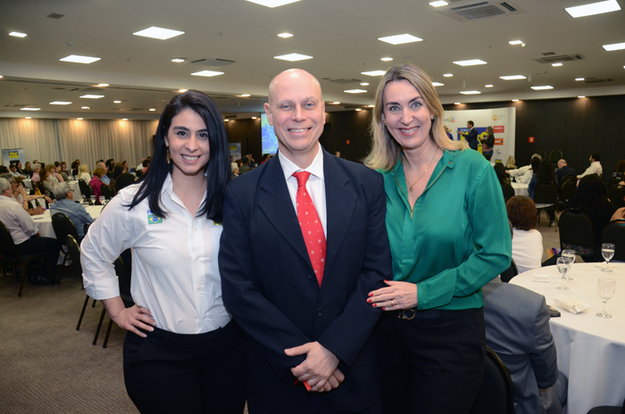 Luciana Fernandes, do M&E, Laurence Reinisch e Luciane Leite, da WTM-LA Luciana Fernandes, do M&E, Laurence Reinisch e Luciane Leite, da WTM-LA