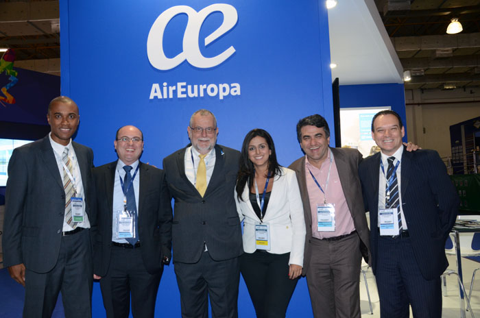 Luis Sobrinho, da AirEuropa, Fabio Mader, da CVC, Henrique Martin Ambrosio, da AirEuropa, Nathalia Moura, Marcelo Patelli e Vicente Brasil, da CVC