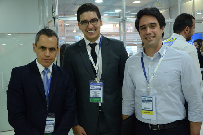 Marcelo Matta e Vinicius da Luz, da In Flight Solutions, e Marcos Ferraz, da Boing
