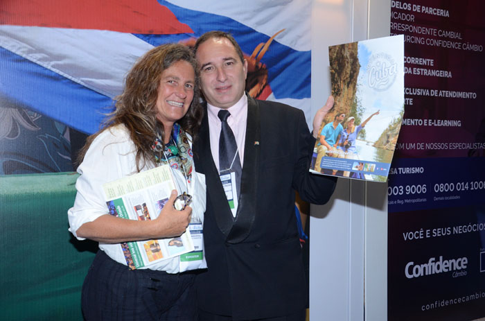 Mari Masgrau, do M&E, e Alberto Encinoso Lemus, do Ministerio de Turismo de Cuba