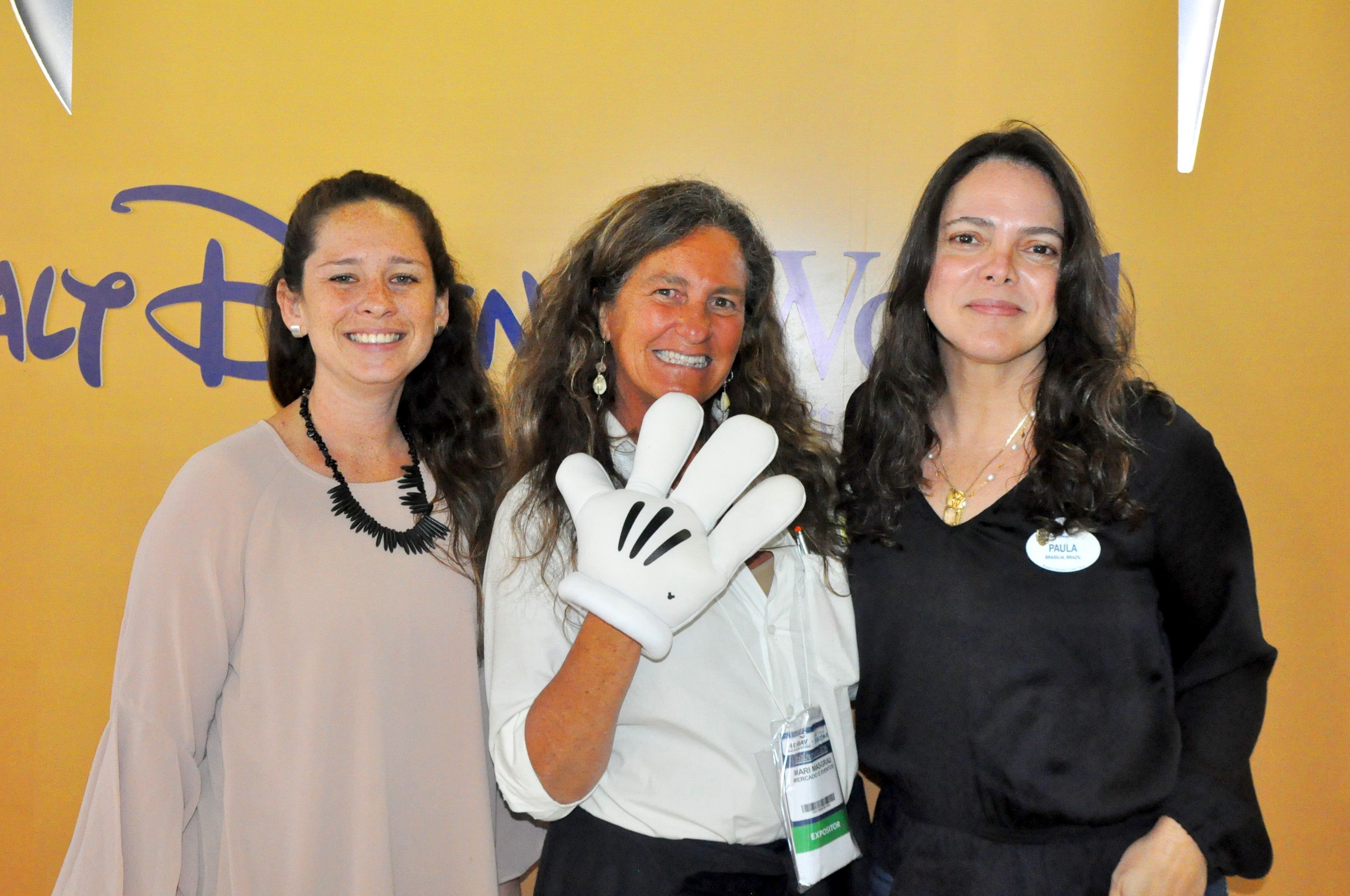 Mari Masgrau, do M&E, entre Carol Sales, da FSB, e Paula Hall, da Disney