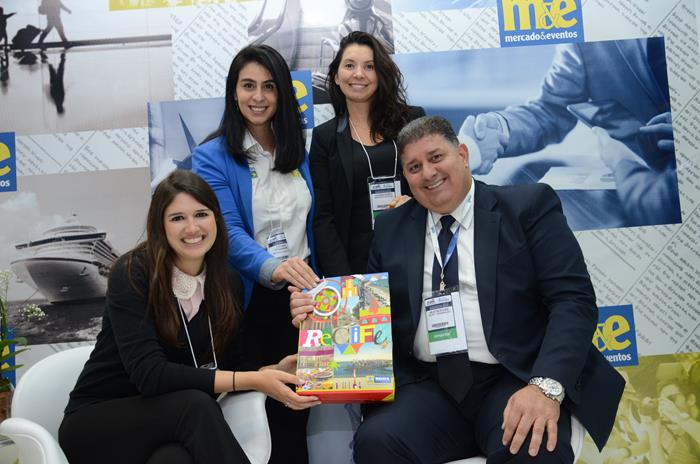 Maria Claudia de Paula, da Empetur, Luciana Fernandes, do M&E, Luciana Nunes, da Exclusiva BR, e Mustafá Dias,  secretario adjunto da secretaria de turismo de Recife