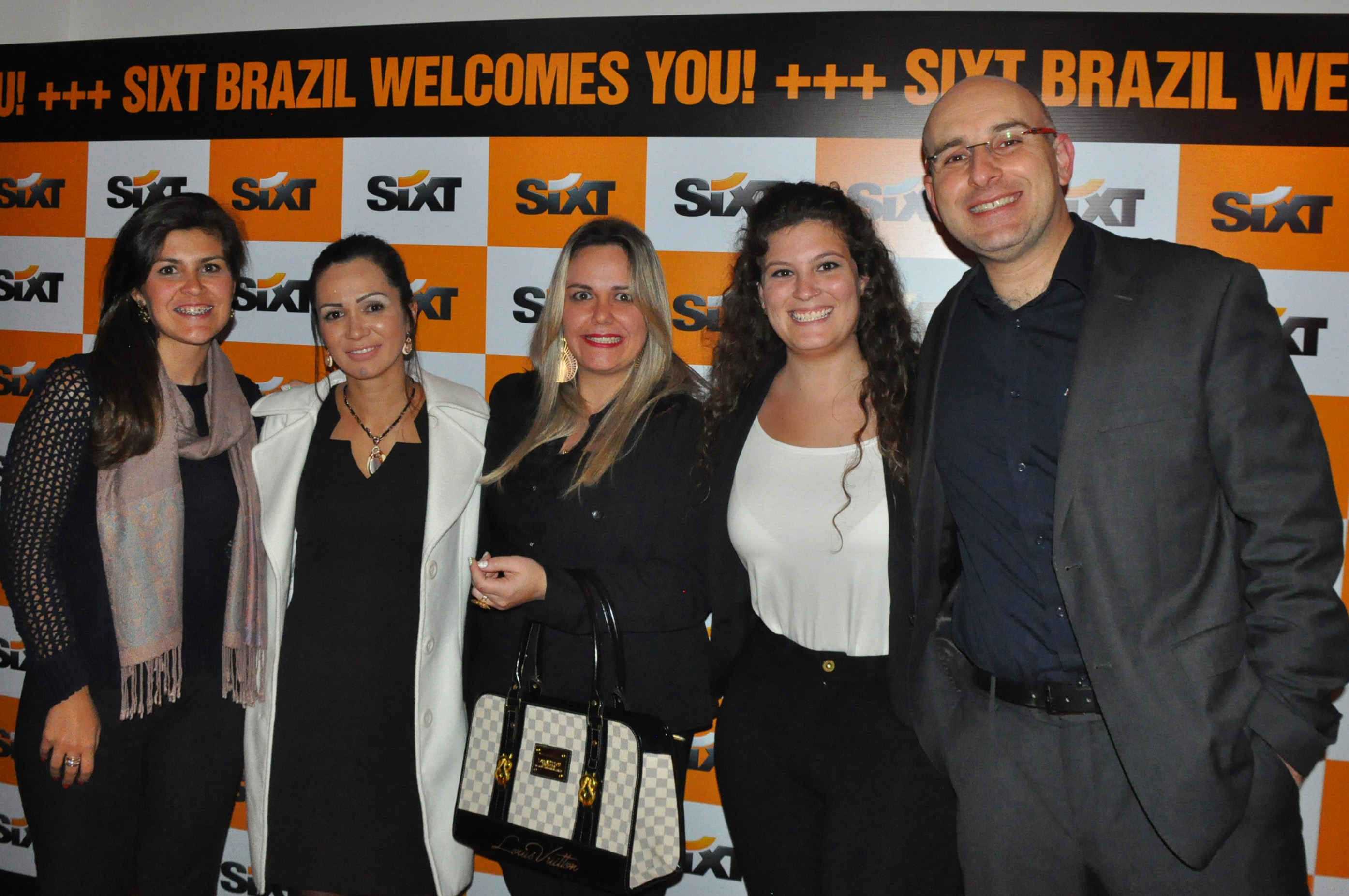 Natalia Laudisio, do M&E, com equipe da Movida, comandada pelo diretor comercial Jamyl Jarrus Natalia Laudisio, do M&E, com equipe da Movida, comandada pelo diretor comercial Jamyl Jarrus