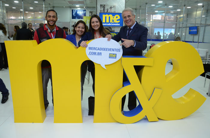 Octávio Neto, com sua equipe do Grupo Radar