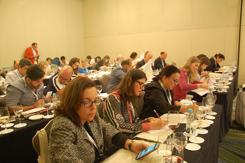 Participantes criam roteiros em workshop. Vencedores serão premiados com viagem