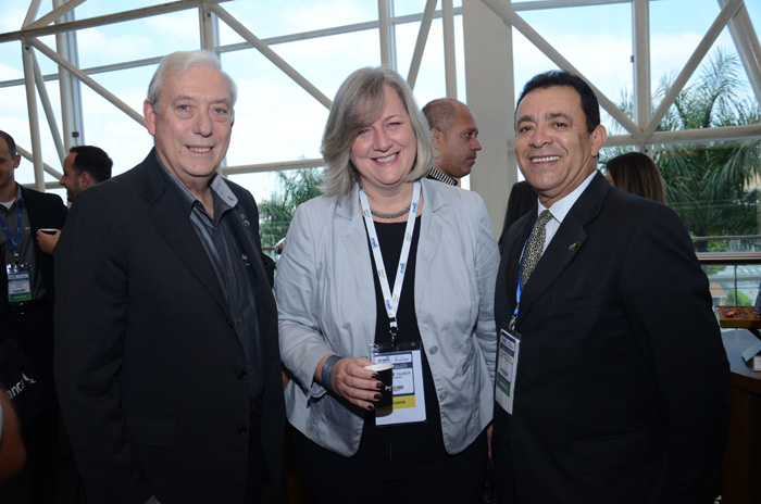 Ian Gillespie, da Avianca, Annette Tauber, da Lufthansa, e Roberto Silva, da Sanchat