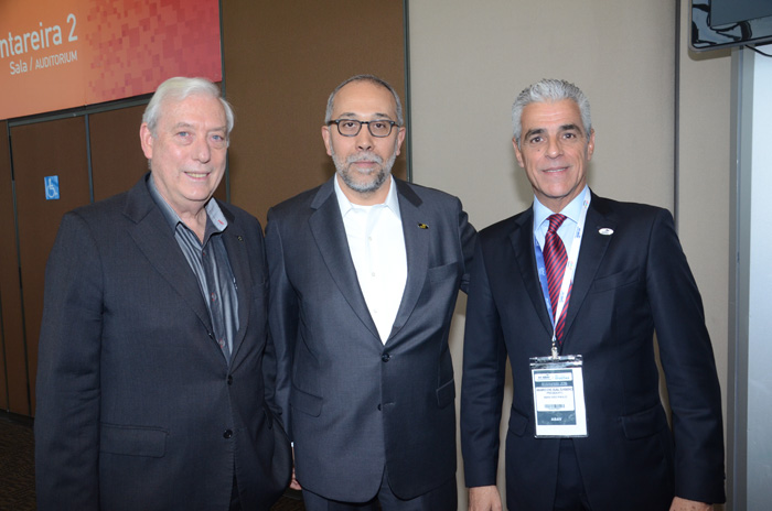 Ian Gillespie, da Avianca, Rui Alves, da MMT, e Marcos Balsamão, da Abav SP