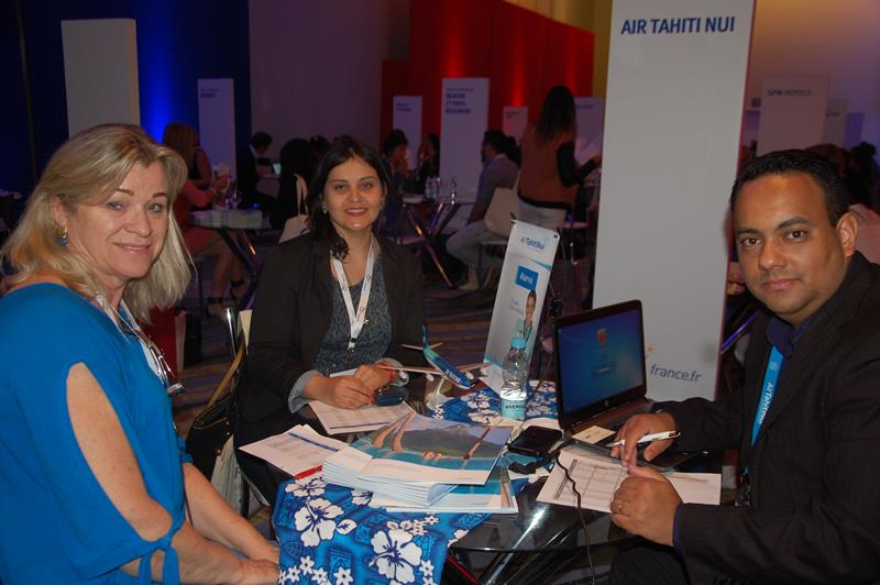 Petronella Broges, da Fligen, Thais Cruvinel, BSP Viagens, e Josué Silva, da Air Tahiti Nui