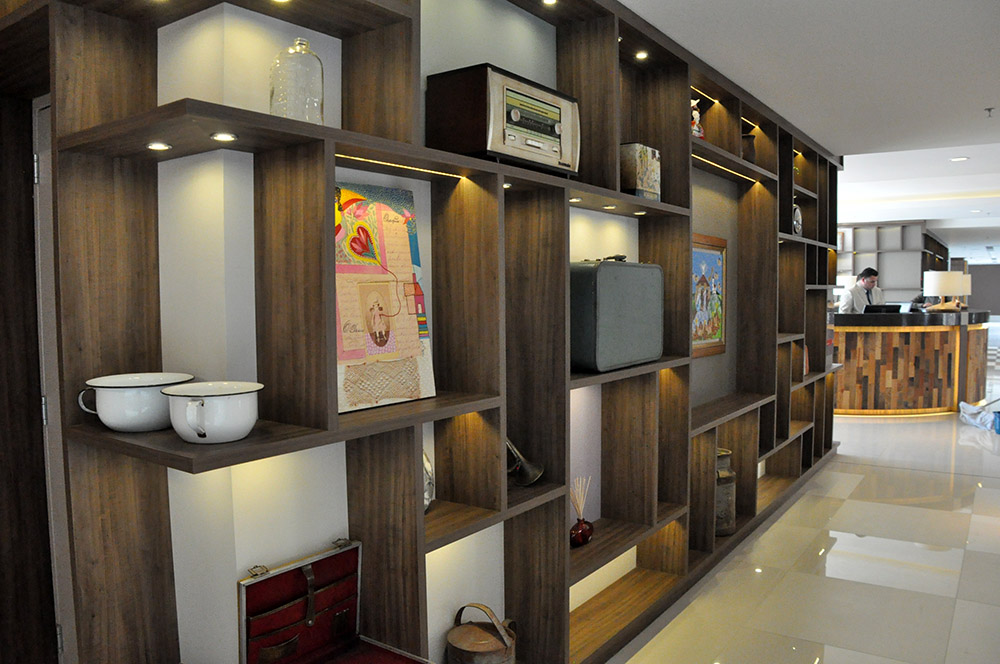 Peças decorativas enfeitam o lobby