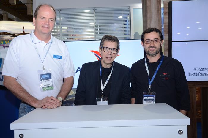 Ralf Aasmann, da AirTKT, Cassio Oliveira e André Desantis, da Ancoradouro