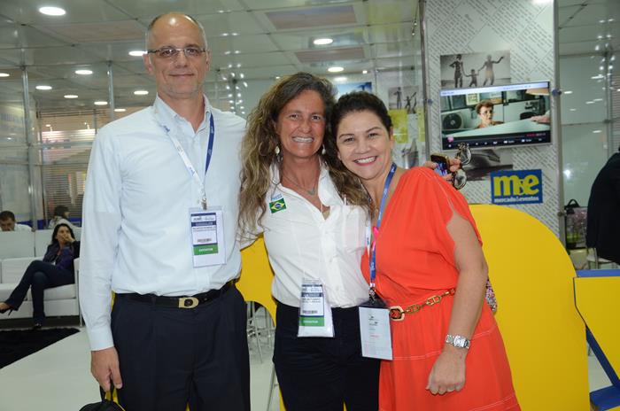 Ricardo Roman e Daniela Roman, da Interamerican, e Mari Masgrau, do M&E