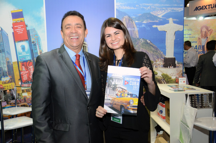 Roberto Silva e Monique Regueira, da Sanchat