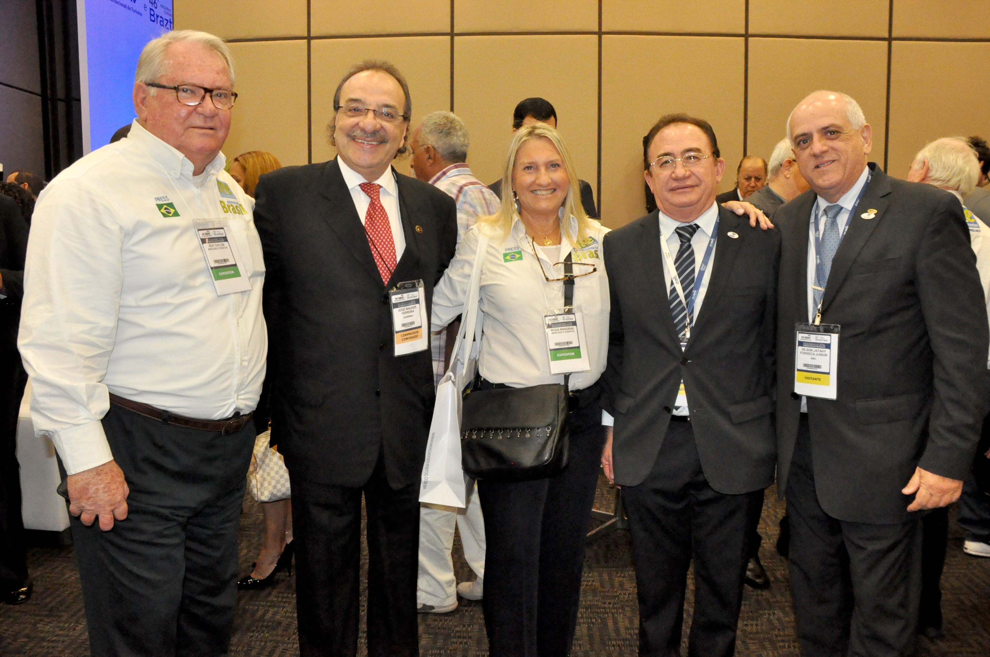 Roy Taylor, do M&E, José Ferreira, Rosa Masgrau, do M&E, José Manoel Linhares, da FBHA, e Dilson Jatahy,  da ABIH