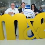 Roy Taylor e Luciana Fernandes, do M&E, com Vinicius Lummertz, presidente da Embratur