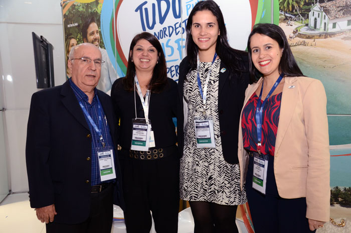 Sebastião Pereira, da Aviesp, Isabelle Fregapane e Vanessa Garmes, da Empetur, e Juliana Assumpção, da Aviesp