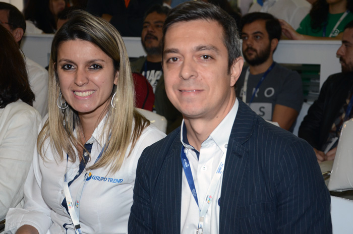 Thais Medina, da Trend Operadora, e Ricardo Assalim, do Hackathon Viagens