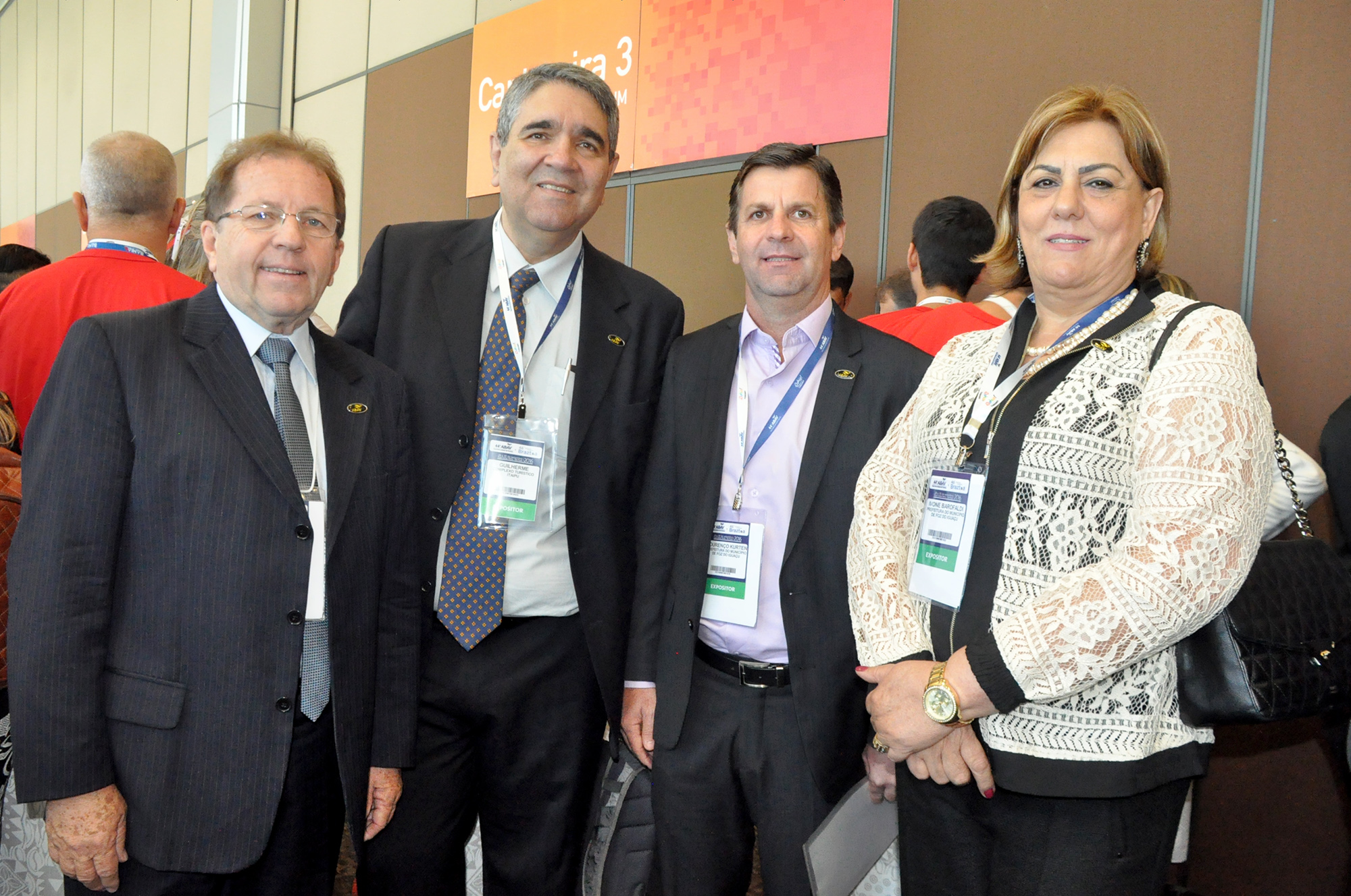 Valdir Walendowsky, da Santur, Guilherme Gomes, do Complexo Itaipu, Lourenço Kurten e Ivone Barofaldi, de Foz do Iguaçu Valdir Walendowsky, da Santur, Guilherme Gomes, do Complexo Itaipu, Lourenço Kurten e Ivone Barofaldi, de Foz do Iguaçu