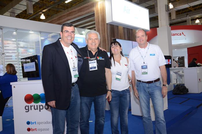 Vanderlei Folgueral, da LTS, Eraldo Palmerini, conselheiro da Abav Paraná, Lica Eugenio, da LTS, e Ralf Aasmann, da AirTKT