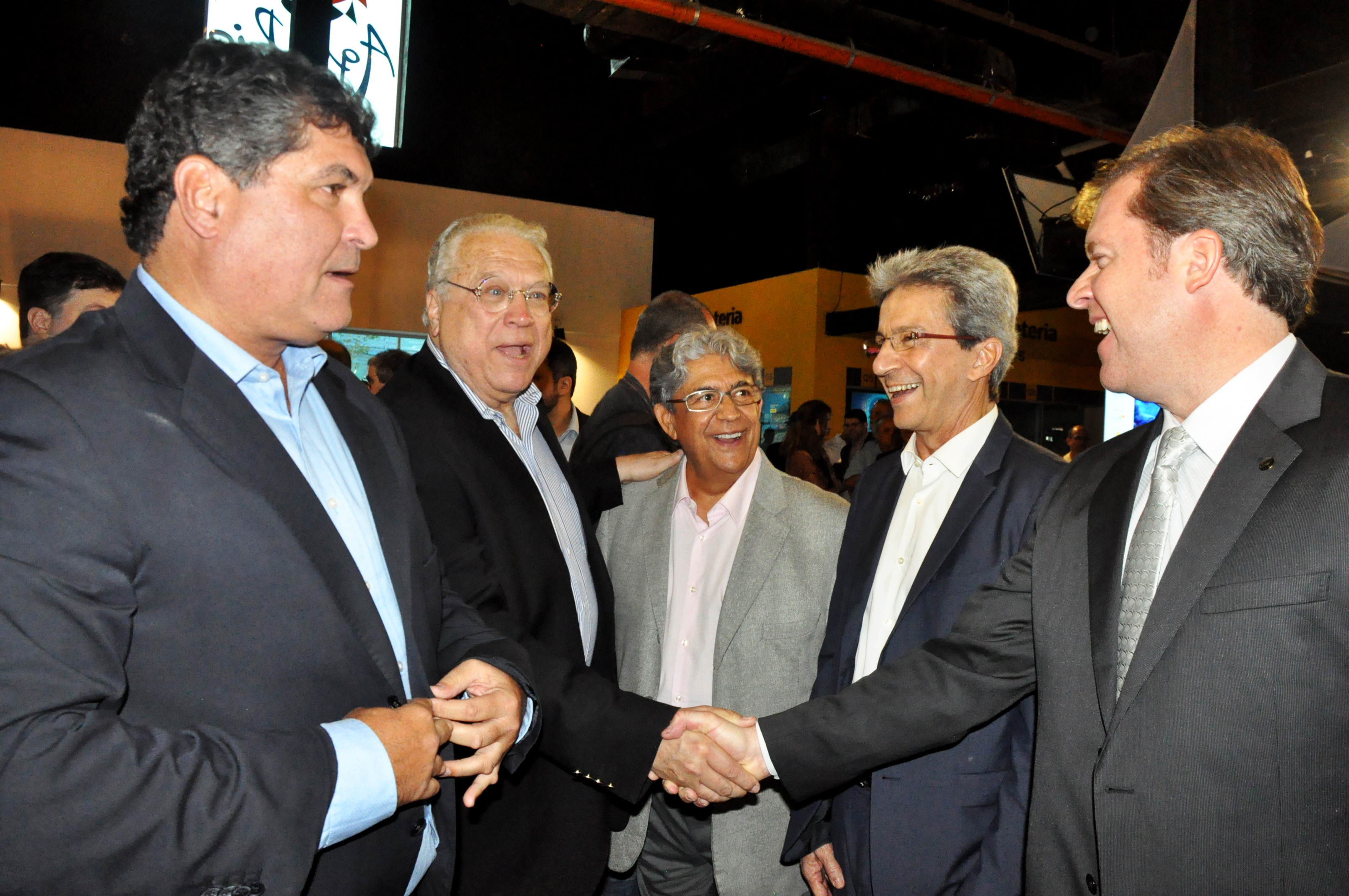 O Ministro do Turismo, Marx Beltrão, cumprimenta Sávio Neves, sócio-diretor diretor do AquaRio, Paulo Protássio, presidente da ACRJ, José Muller, presidente da Tucumann, e Marcelo Pessoa, empresário O Ministro do Turismo, Marx Beltrão, cumprimenta Sávio Neves, sócio-diretor diretor do AquaRio, Paulo Protássio, presidente da ACRJ, José Muller, presidente da Tucumann, e Marcelo Pessoa, empresário