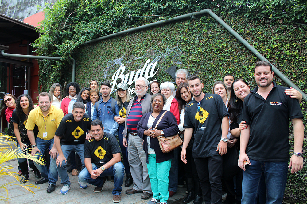 Agentes de viagens na cervejaria Buda Beer