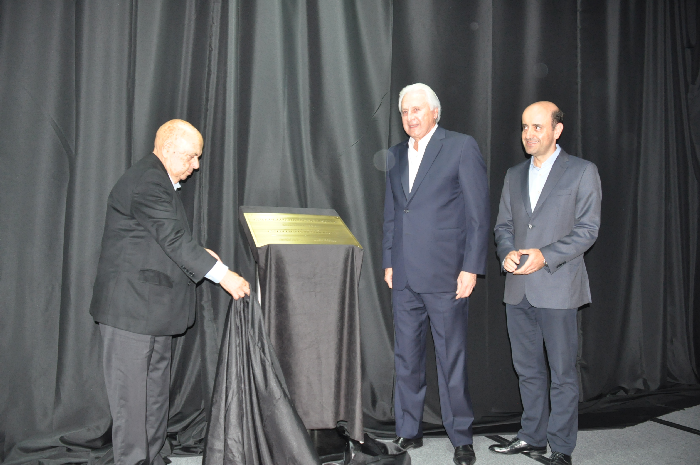 Armindo Dias, presidente do Grupo Arcel, realiza o ato simbólico da inauguração