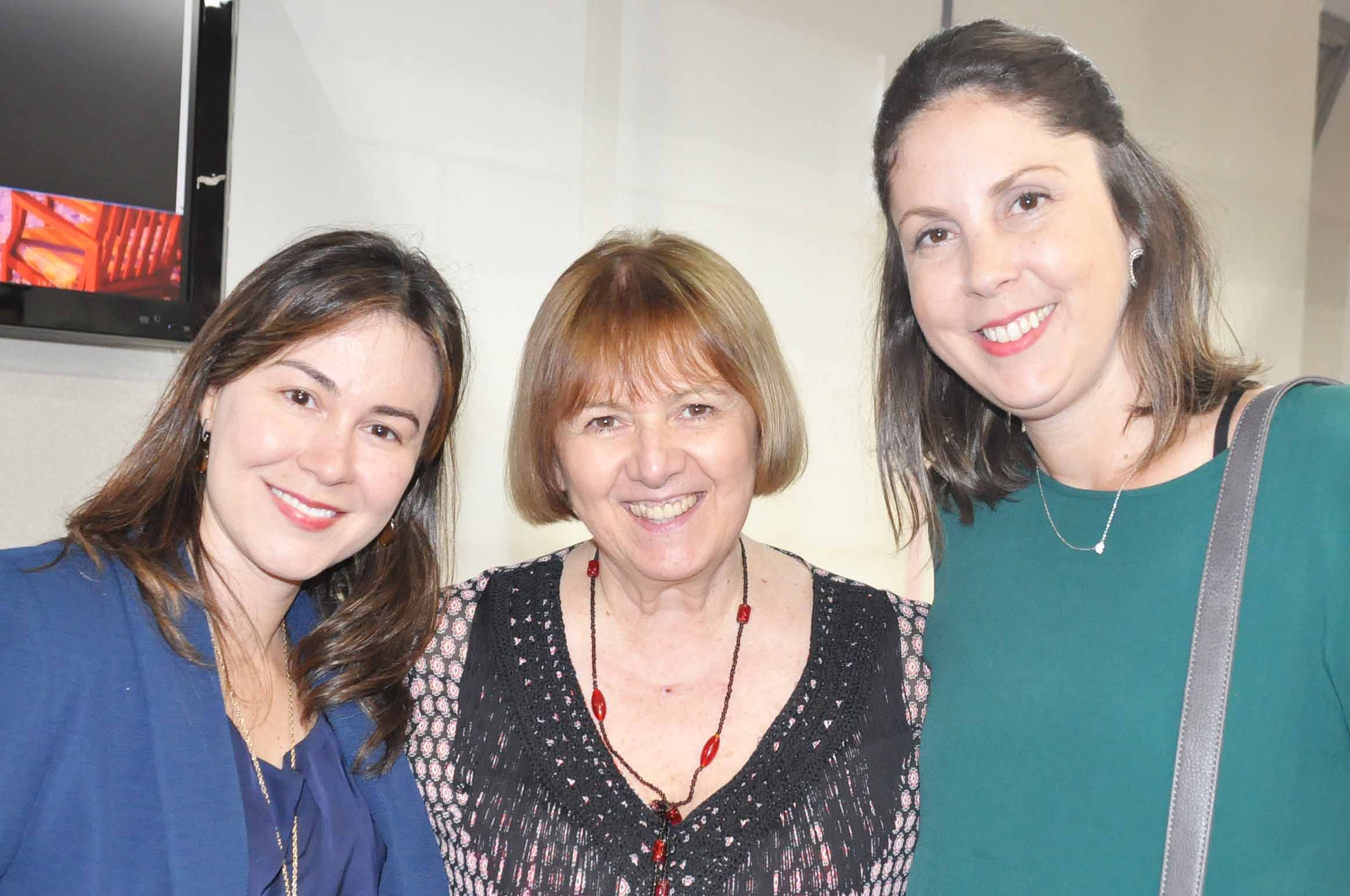Carla Marin e Bruna Freitas, da Aeromexico com Mariza Rosa, da Agaxtur ao centro