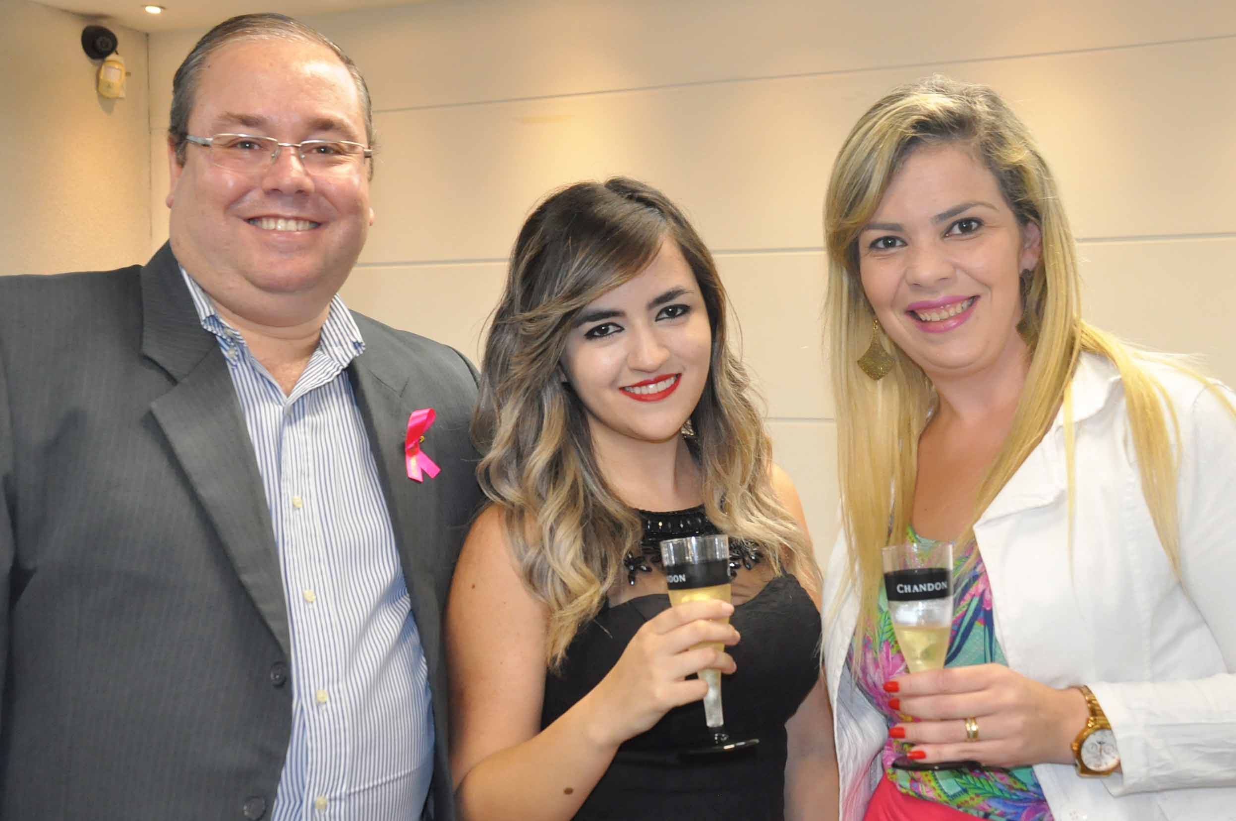 Carlos Braga, da Agaxtur com Vanessa Nunes e Flávia Teodoro, da APMP