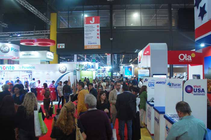 Corredores cheios neste primeiro dia de feira