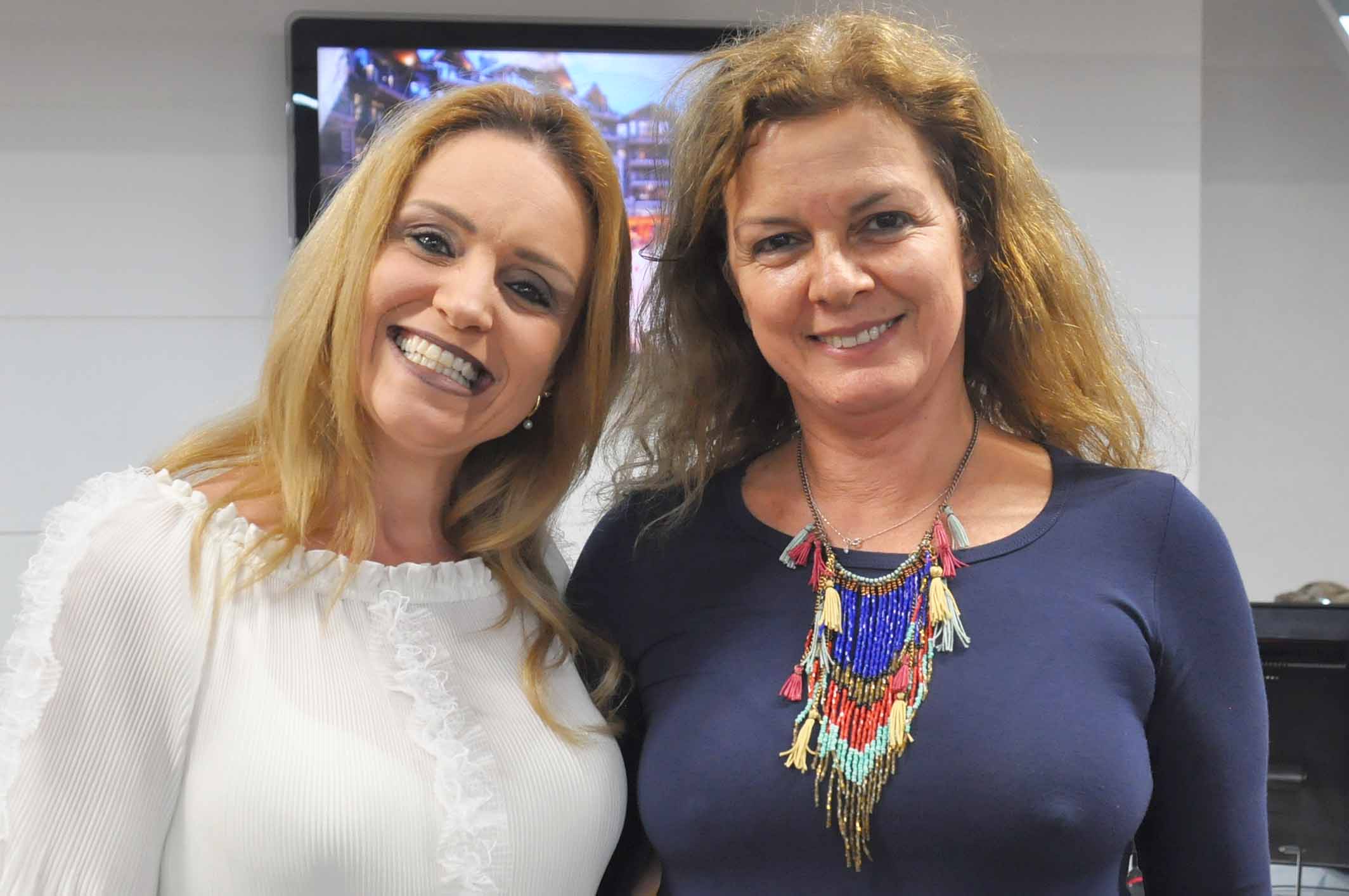 Débora Izzo, da Agaxtur com Gilmara Bernardes, da MontSerrat