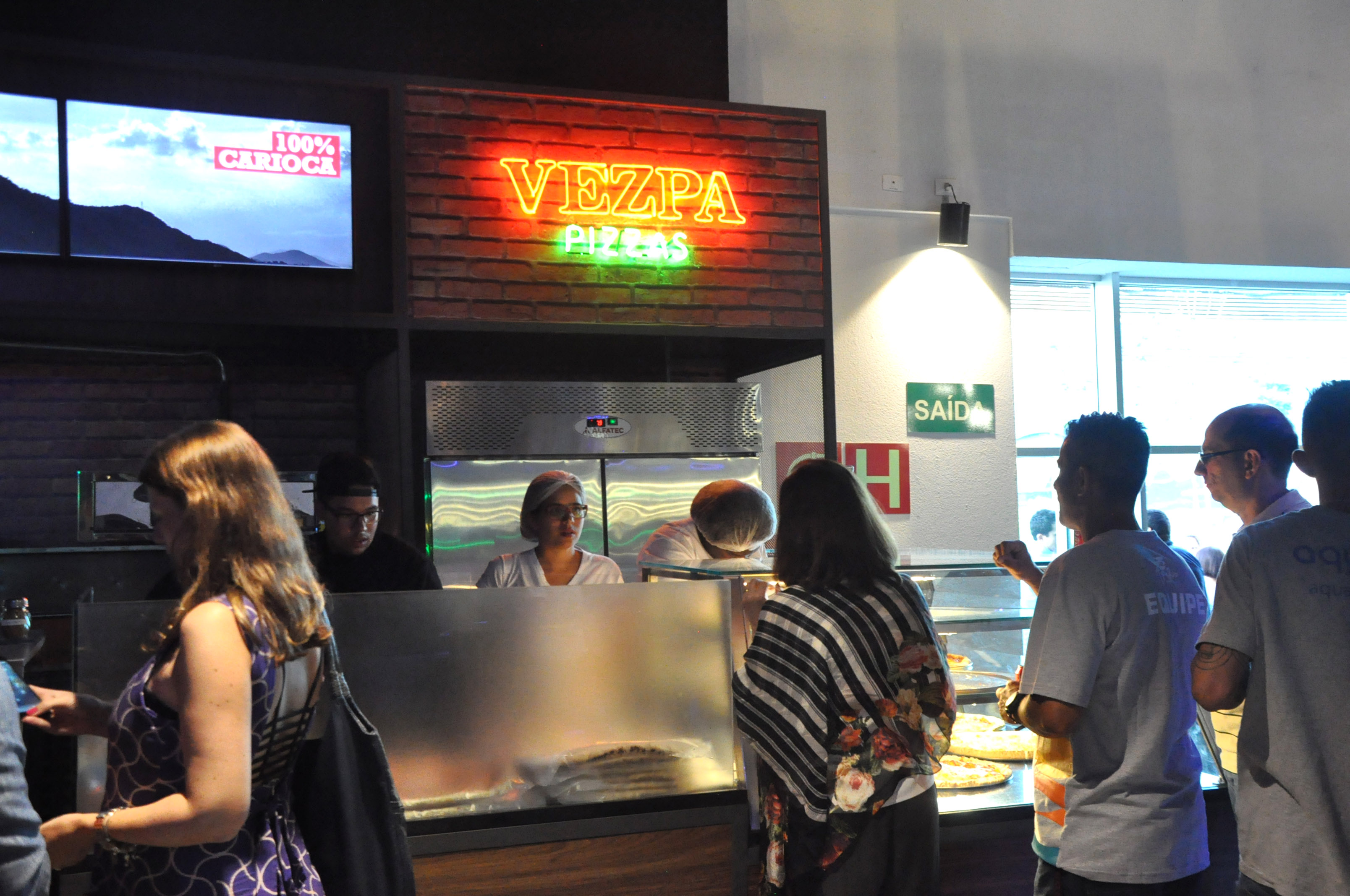 Entre as opções do buffet, a clássica pizzaria Vespa estava presente