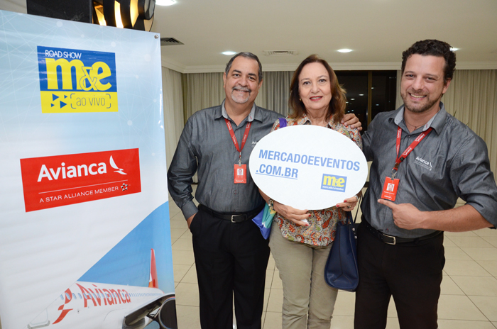 Everaldo Gomes e Rodrigo Ricciardi, da Avianca, com Zélia Campos, da Campos Sampaio Turismo Everaldo Gomes e Rodrigo Ricciardi, da Avianca, com Zélia Campos, da Campos Sampaio Turismo