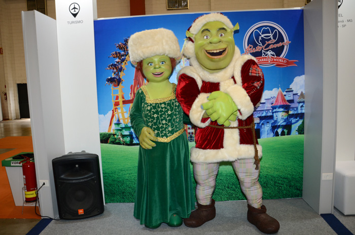 Fiona e Shrek, no estande do Beto Carrero World