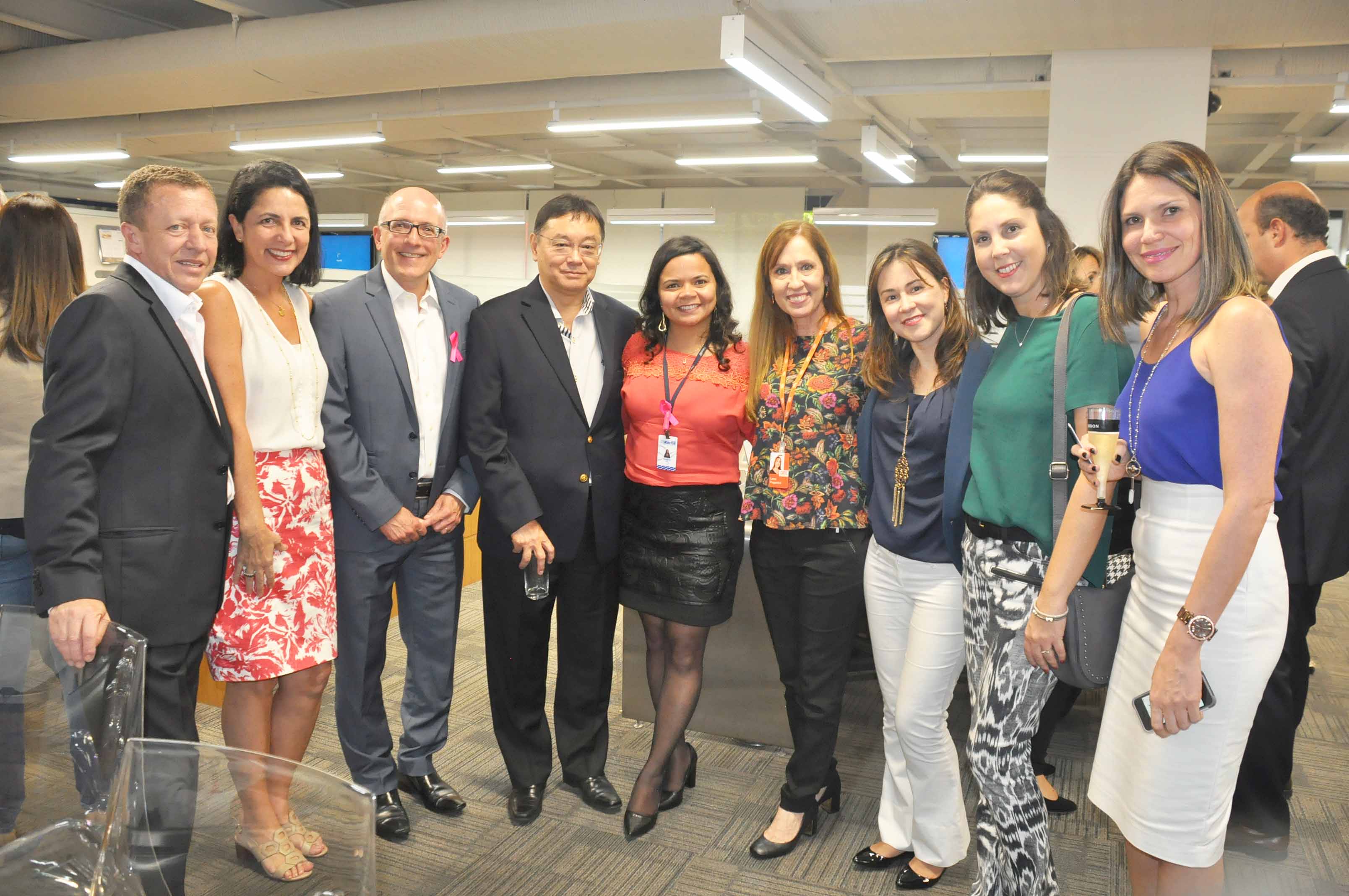 Foto em grupo com a Agaxtur e alguns representantes de companhias aéreas