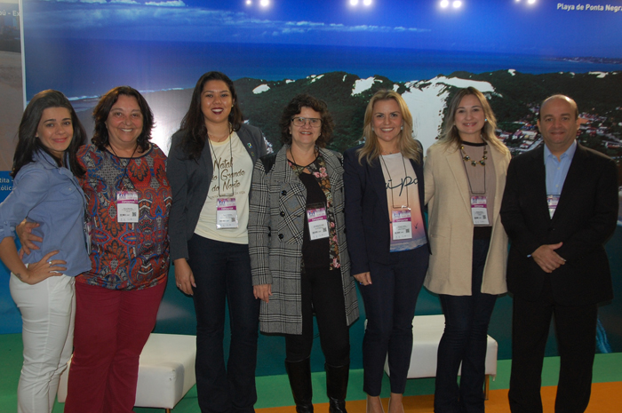 Jackeline Trindade, Decca Bolonha, Nayara Santana, Aninha Costa, Andrezza Varela, Telmiza Oliveira e Abdon Gosson, no estande do Rio Grande do Norte
