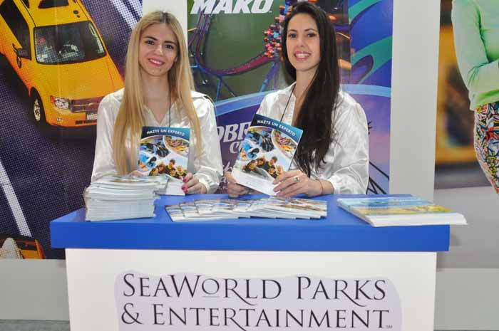 Jacqueline Jorgensen e Marina Pascuarrelli, do Seaworld