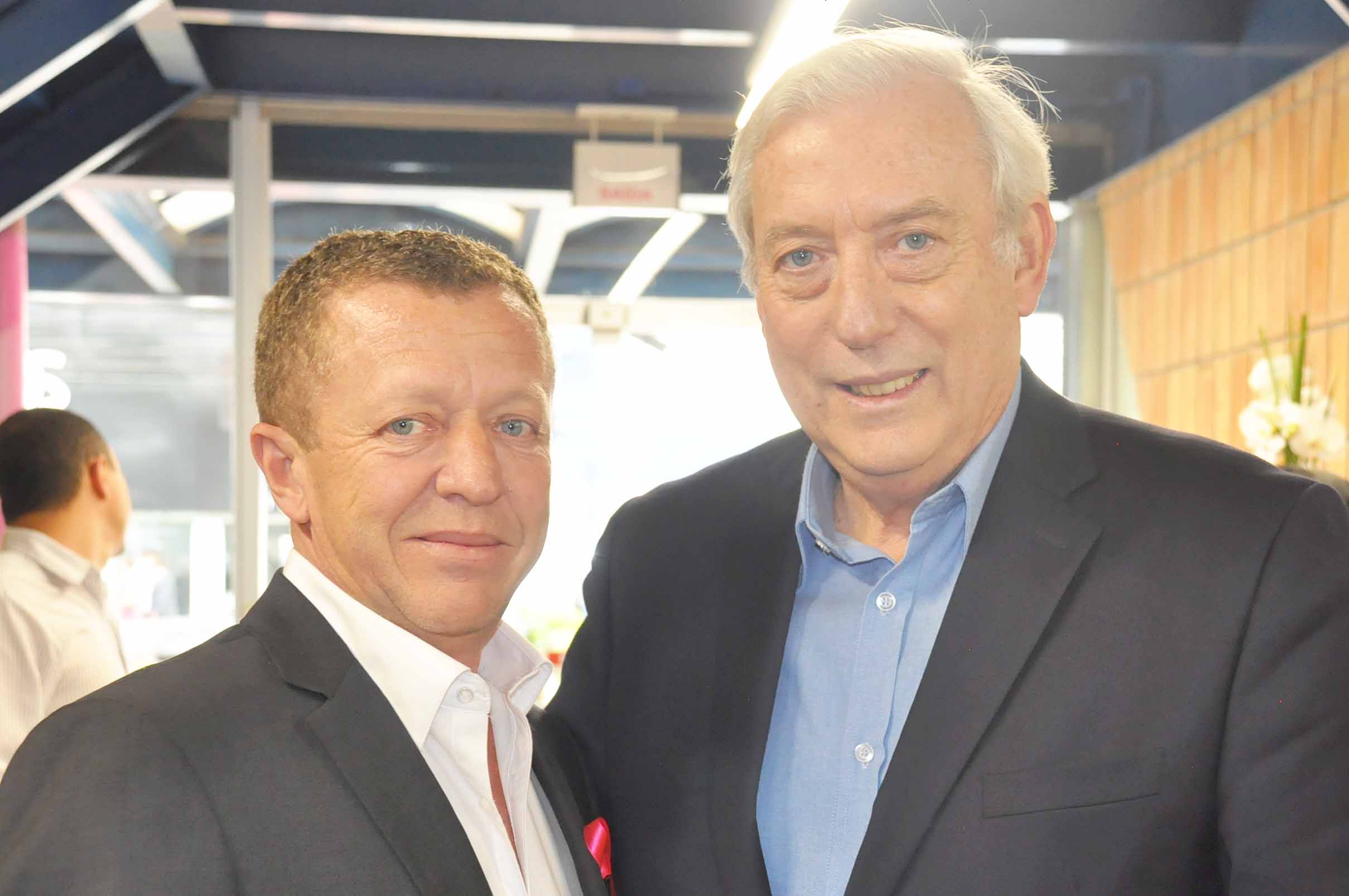 Júnior, da Agaxtur com Ian Gilespie, da Avianca