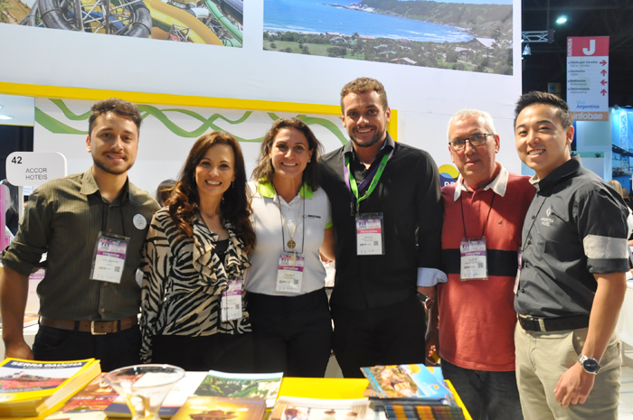 Lennon Ortiz, da Terra Mágica Florybal, Rosa Volk, scretária de Turismo de Gramado, Carlise Bianchi, da Brocker Turismo, Samuel Kist, da Turistur, e Luis Paulo Yamaguchi, da Lghetto Hotéis