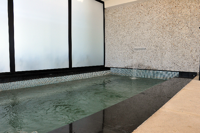 No 11º andar, uma deliciosa hidromassagem. A água é aquecida.