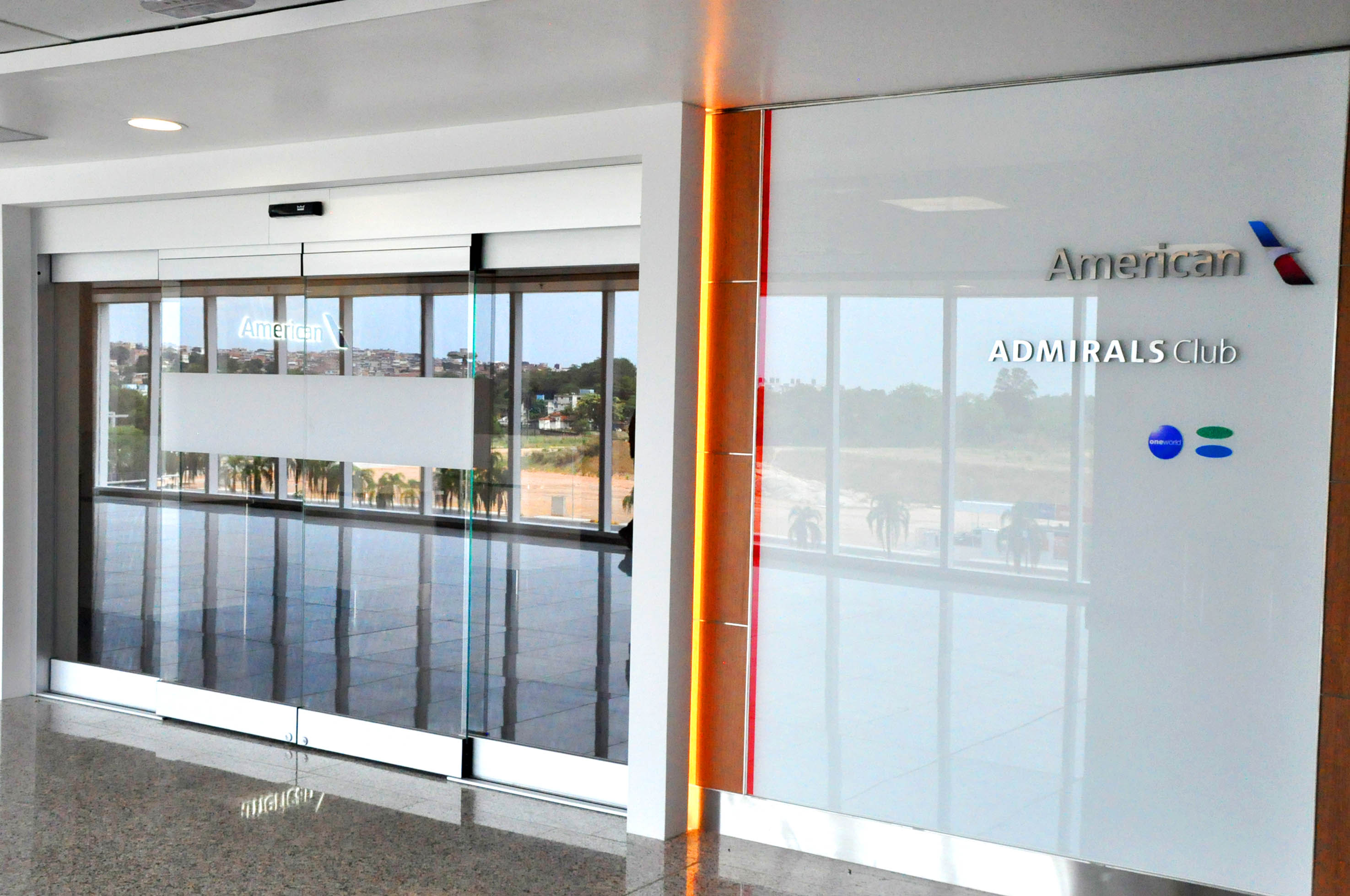 Novo lounge da American no Terminal 2 do RIOgaleão Novo lounge da American no Terminal 2 do RIOgaleão