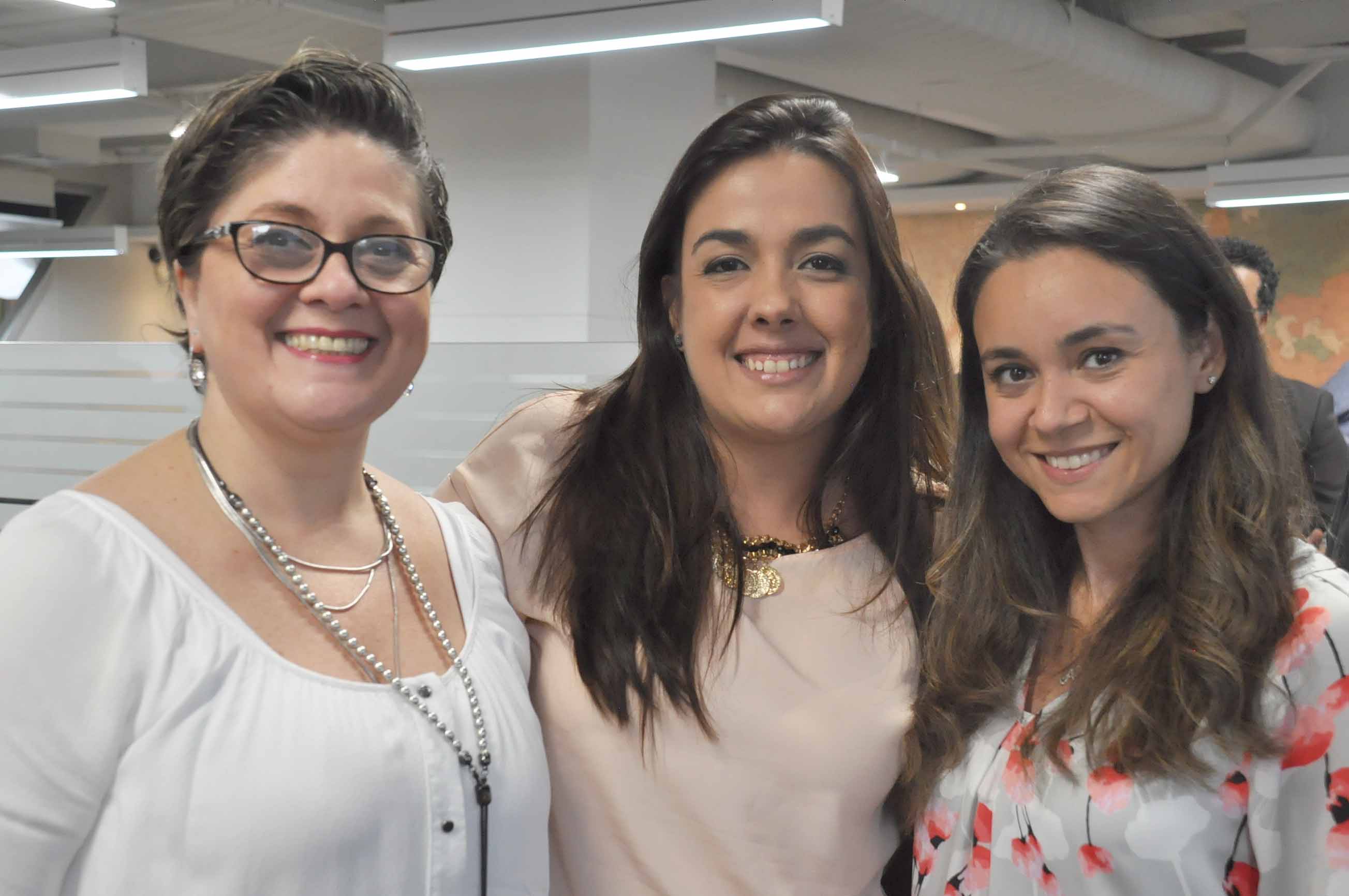 Nádia Kardouss e Claudia Silva, da Copa Airlines, com Alejandra Carranza, do México