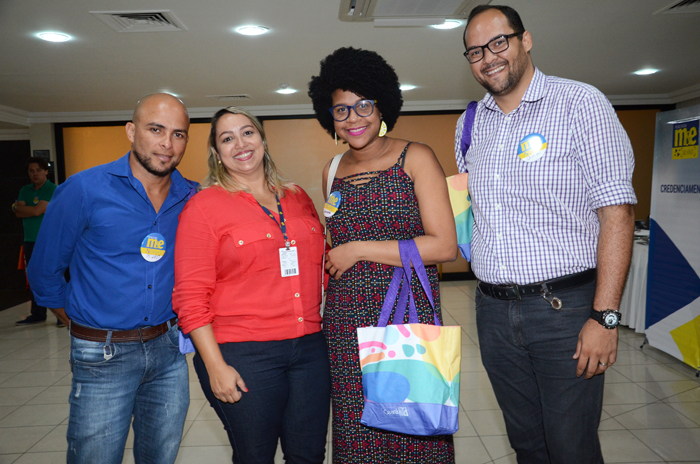 Pedro Midonz Luciana Pereira e Lanne Silva, da CVC, e Dirceu Arruda, da VPM Turismo Pedro Midonz Luciana Pereira e Lanne Silva, da CVC, e Dirceu Arruda, da VPM Turismo