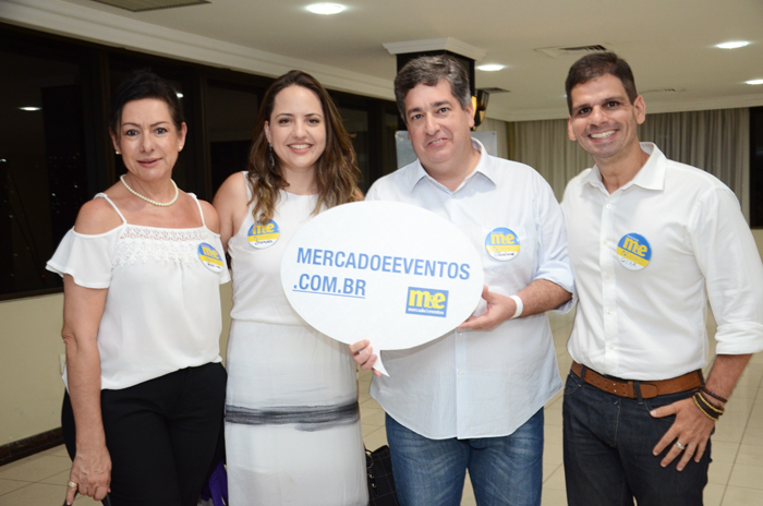 Regina Biondi, do Enotel, Brenda Silveira e Otaviano Maroja, presidente de Porto de Galinhas CVB, e Geraldo Figueroa, do Blog Papo de Turista Regina Biondi, do Enotel, Brenda Silveira e Otaviano Maroja, presidente de Porto de Galinhas CVB, e Geraldo Figueroa, do Blog Papo de Turista