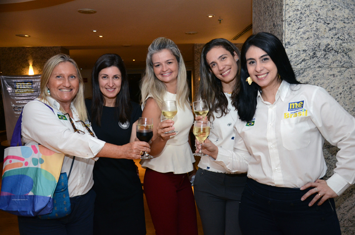 Rosa Masgrau e Luciana Fernandes, do M&E, Andrea Gabel, de ST. Peter, Yewana Guerra e Yanna Guimarães, da Setur-CE Rosa Masgrau e Luciana Fernandes, do M&E, Andrea Gabel, de ST. Peter, Yewana Guerra e Yanna Guimarães, da Setur-CE