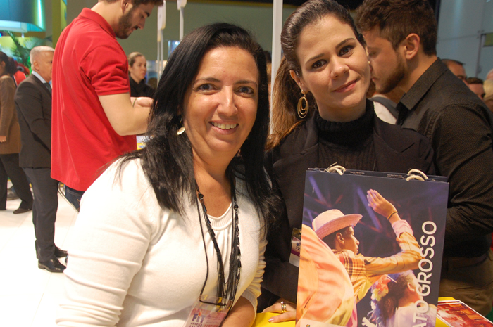 Simone Lara, coordenadora de Marketing e Apoio a Comercialização do Mato Grosso, e Adriana Guedes, da Associação Casa de Guimarães