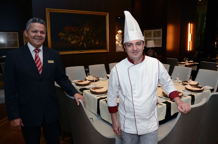 Udilson da Silva e Ednaldo Barreto, maitre e chefe de cozinha são alguns dos ex-funcionários readmitidos Udilson da Silva e Ednaldo Barreto, maitre e chefe de cozinha são alguns dos ex-funcionários readmitidos