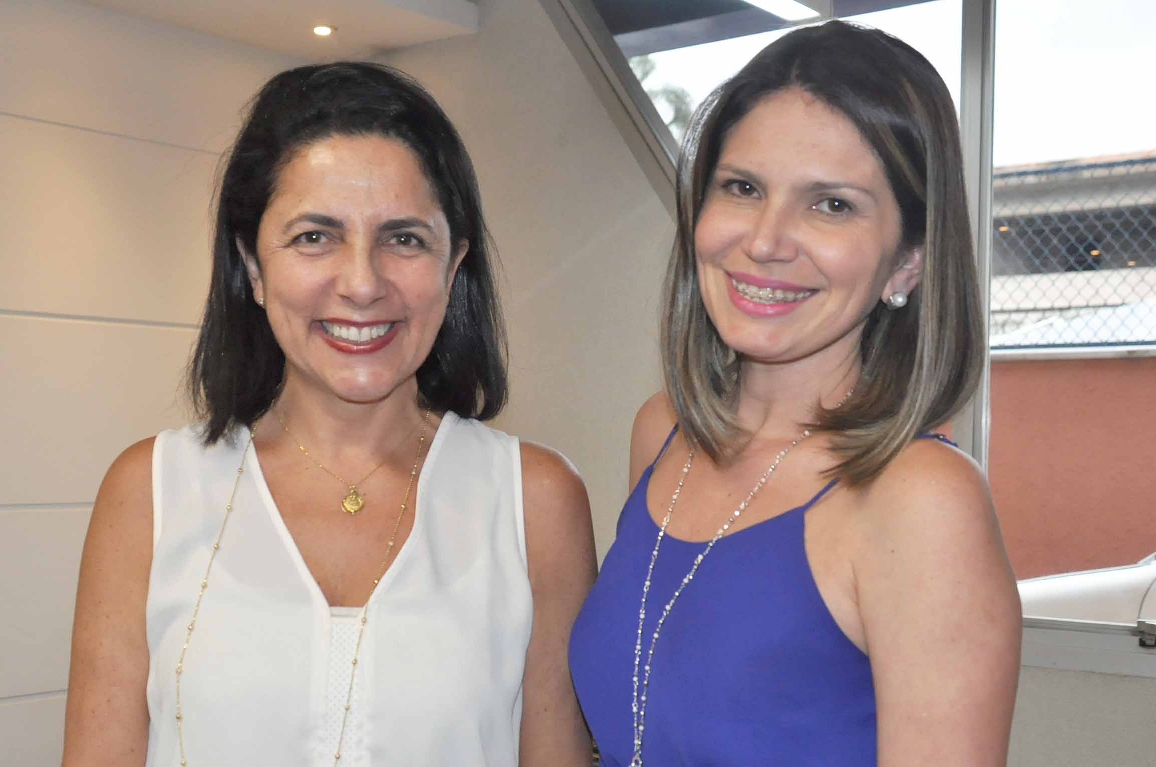 Viviane Silva, da United com Clarice Almeida, da Agaxtur