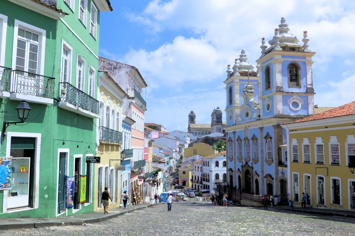 As novas frequências pontuais deverão movimentar mais o fluxo turístico do estado baiano para o m~es de férias